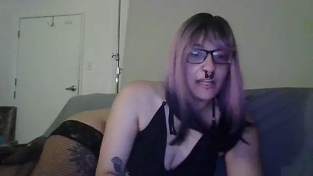 GabbyDaniella online show from May 3, 2026, 9:25 am