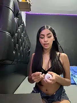 Snapshot of ManuelaEvans_ chatting on February 9, 2026, 9:46 pm ManuelaEvans online show from February 9, 2026, 9:46 pm