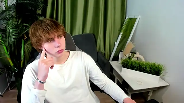 Snapshot of andyyzzz chatting on June 28, 2026, 7:53 pm andyyzzz online show from June 28, 2026, 7:53 pm