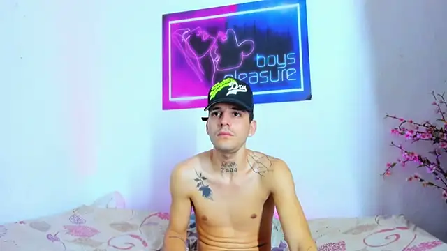 Snapshot of Hot_Max_1 chatting on April 7, 2026, 5:09 am Hot Max 1 online show from April 7, 2026, 5:09 am