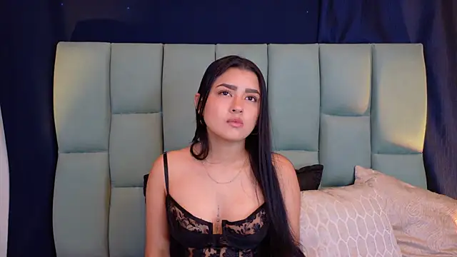 Snapshot of Emilyy05_ chatting on July 16, 2026, 12:40 am Emilyy05 online show from July 16, 2026, 12:40 am