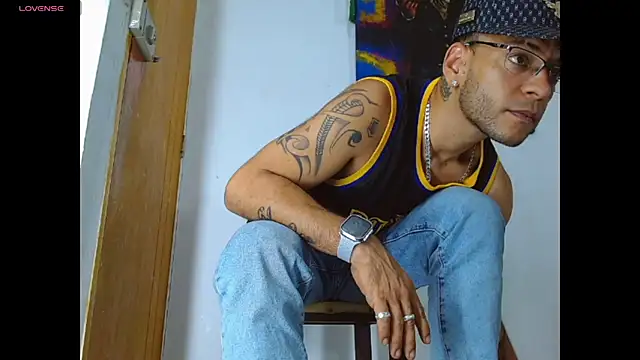 Snapshot of Alphamaster_92 chatting on August 1, 2026, 11:14 pm Alphamaster 92 online show from August 1, 2026, 11:14 pm