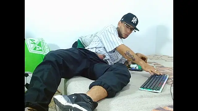 Snapshot of Alphamaster_92 chatting on June 23, 2026, 7:45 pm Alphamaster 92 online show from June 23, 2026, 7:45 pm