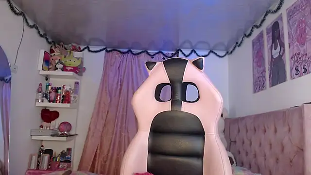 Snapshot of violett_brown9 chatting on June 15, 2026, 6:57 am violett brown9 online show from June 15, 2026, 6:57 am