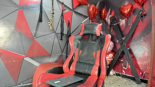 Snapshot of Victor_LatinBoy chatting on February 15, 2026, 7:57 pm Victor LatinBoy online show from February 15, 2026, 7:57 pm