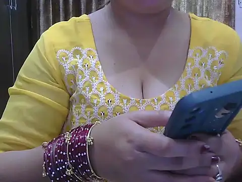 Snapshot of navdeepkour chatting on March 19, 2026, 5:29 am navdeepkour online show from March 19, 2026, 5:29 am