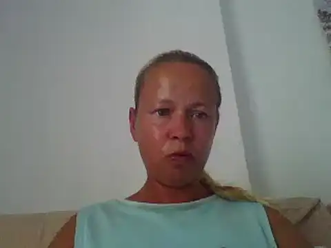 Snapshot of jennyblondeuk chatting on June 19, 2026, 5:41 pm jennyblondeuk online show from June 19, 2026, 5:41 pm