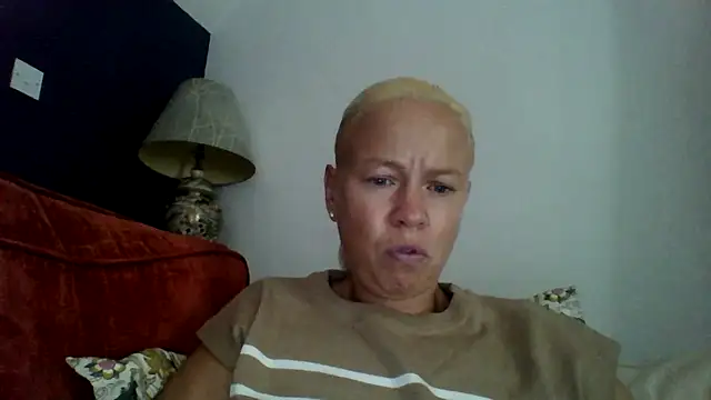 Snapshot of jennyblondeuk chatting on July 23, 2026, 4:58 pm jennyblondeuk online show from July 23, 2026, 4:58 pm