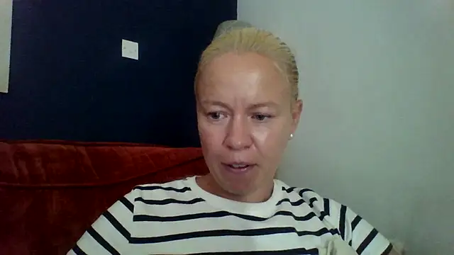 Snapshot of jennyblondeuk chatting on August 3, 2026, 2:56 pm jennyblondeuk online show from August 3, 2026, 2:56 pm