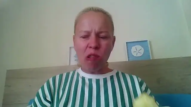 jennyblondeuk online show from April 23, 2026, 3:24 pm