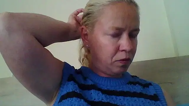 jennyblondeuk online show from April 26, 2026, 4:59 pm