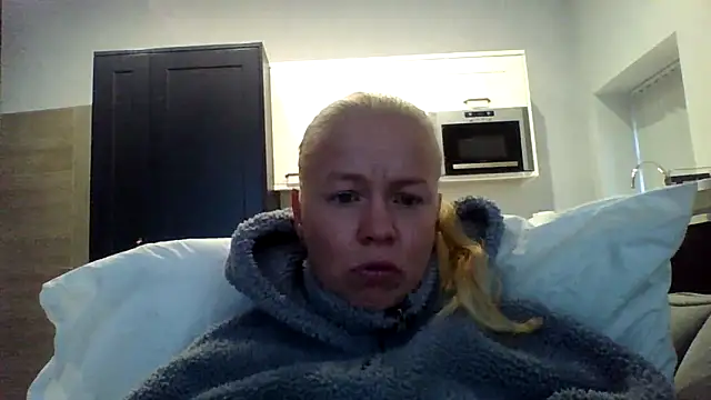 jennyblondeuk online show from April 2, 2026, 5:30 pm