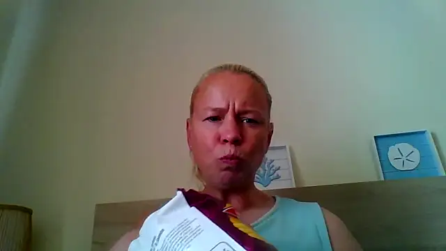 jennyblondeuk online show from April 22, 2026, 1:07 pm
