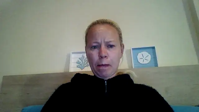 jennyblondeuk online show from May 6, 2026, 9:30 pm