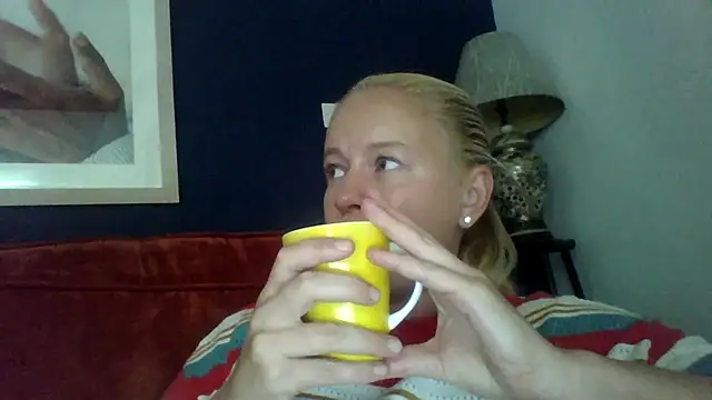 Snapshot of jennyblondeuk chatting on August 5, 2026, 3:28 pm jennyblondeuk online show from August 5, 2026, 3:28 pm