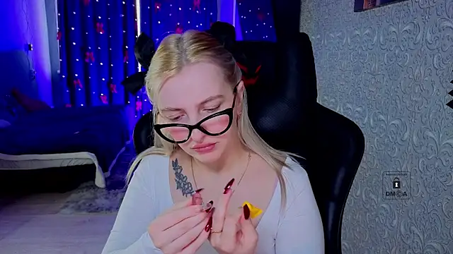 Snapshot of Eva_Vibe_ chatting on March 12, 2026, 6:28 am Eva Vibe online show from March 12, 2026, 6:28 am