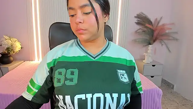 CelesteMoon5 online show from February 5, 2026, 4:30 am