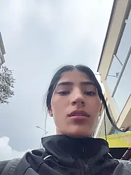 Snapshot of Ema_Rose_ chatting on April 16, 2026, 8:42 pm Ema Rose online show from April 16, 2026, 8:42 pm