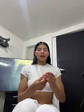 Snapshot of Ema_Rose_ chatting on April 7, 2026, 8:32 pm Ema Rose online show from April 7, 2026, 8:32 pm