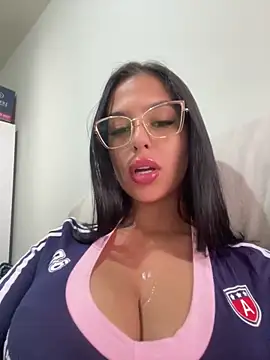 jujuarantes  2026 online show from January 7, 2026, 12:10 pm