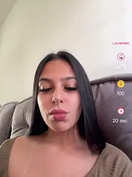 Snapshot of jujuarantes__2026 chatting on May 26, 2026, 2:26 pm jujuarantes 2026 online show from May 26, 2026, 2:26 pm