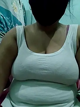 Snapshot of suman_bhabhi001 chatting on April 23, 2026, 5:25 pm suman bhabhi001 online show from April 23, 2026, 5:25 pm