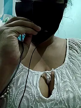 Snapshot of suman_bhabhi001 chatting on April 1, 2026, 5:54 pm suman bhabhi001 online show from April 1, 2026, 5:54 pm
