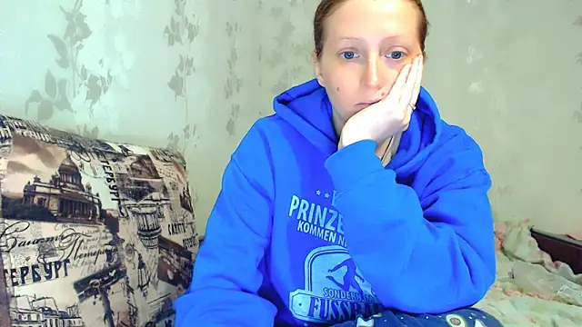 CrystallAngel online show from April 22, 2026, 4:58 pm
