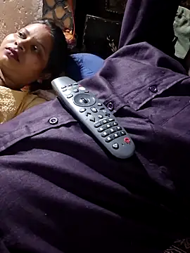 Radhacpl9528 online show from March 9, 2026, 4:43 pm