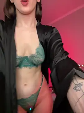 Snapshot of LuxBrunette_ chatting on February 8, 2026, 5:16 am LuxBrunette online show from February 8, 2026, 5:16 am