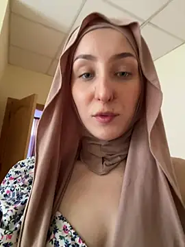 Snapshot of LuxBrunette_ chatting on June 20, 2026, 4:28 am LuxBrunette online show from June 20, 2026, 4:28 am