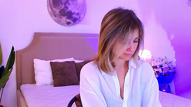 EmeraldGlow online show from February 17, 2026, 2:47 pm