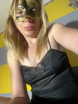 SexyMamiVee online show from May 3, 2026, 6:11 pm