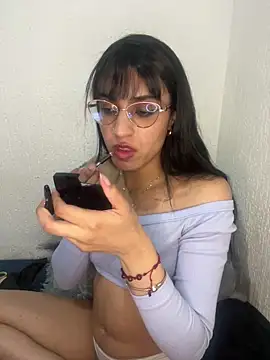 Snapshot of ValentinaEvanz chatting on April 9, 2026, 11:33 pm ValentinaEvanz online show from April 9, 2026, 11:33 pm
