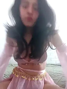 Snapshot of Phoenix_Paws chatting on April 6, 2026, 6:31 pm Phoenix Paws online show from April 6, 2026, 6:31 pm