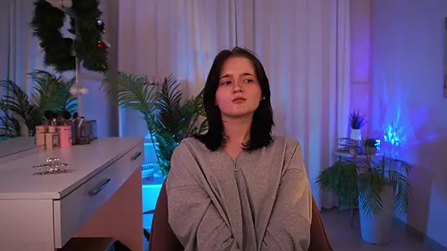 EffieLilium online show from December 22, 2025, 8:47 am