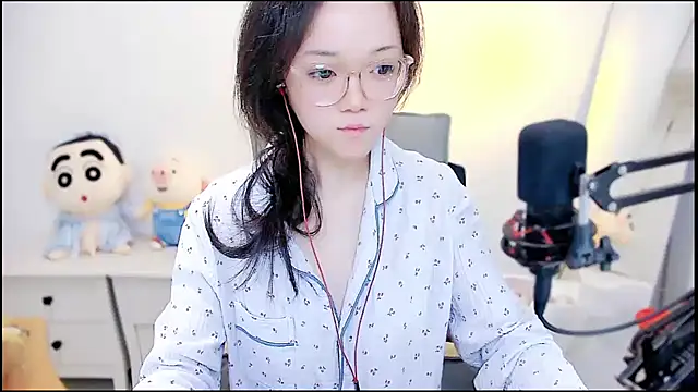 Cindy-dd online show from April 22, 2026, 7:04 am