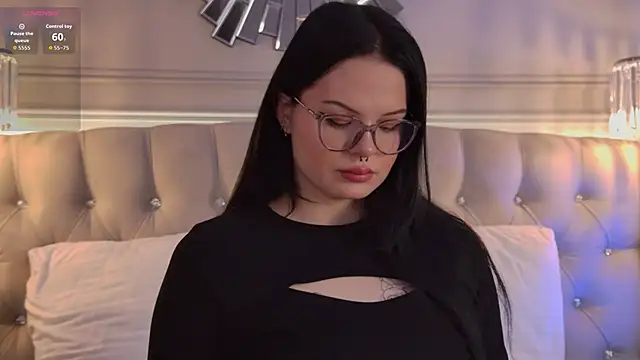 Snapshot of CindyMill chatting on February 10, 2026, 6:01 am CindyMill online show from February 10, 2026, 6:01 am