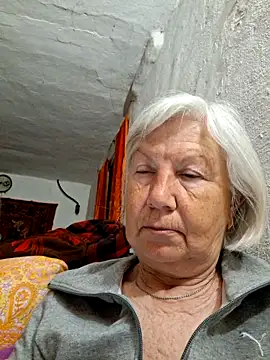 KlaudiaDarling online show from May 14, 2026, 9:12 pm