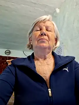 KlaudiaDarling online show from April 22, 2026, 2:35 pm