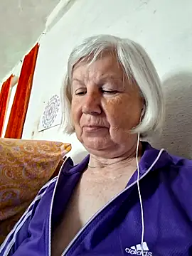 KlaudiaDarling online show from May 12, 2026, 10:43 am