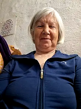 KlaudiaDarling online show from May 7, 2026, 8:34 pm