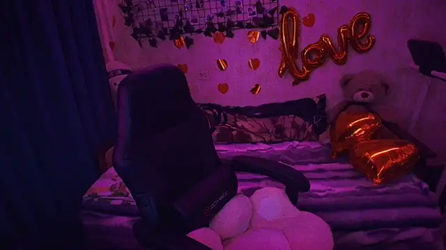 Snapshot of AlisiaRose chatting on March 28, 2026, 8:21 pm AlisiaRose online show from March 28, 2026, 8:21 pm