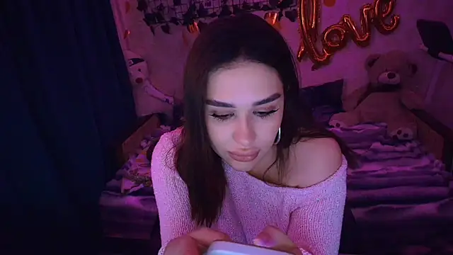 Snapshot of AlisiaRose chatting on April 14, 2026, 10:26 pm AlisiaRose online show from April 14, 2026, 10:26 pm
