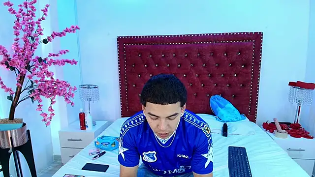 Snapshot of Jaden_and_sofia chatting on May 27, 2026, 3:14 am Jaden and sofia online show from May 27, 2026, 3:14 am