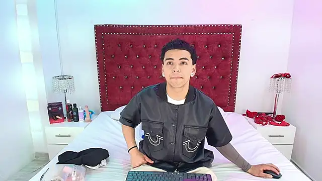 Snapshot of Jaden_and_sofia chatting on July 28, 2026, 3:14 am Jaden and sofia online show from July 28, 2026, 3:14 am