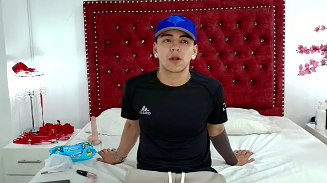 Snapshot of Jaden_and_sofia chatting on May 15, 2026, 3:15 am Jaden and sofia online show from May 15, 2026, 3:15 am