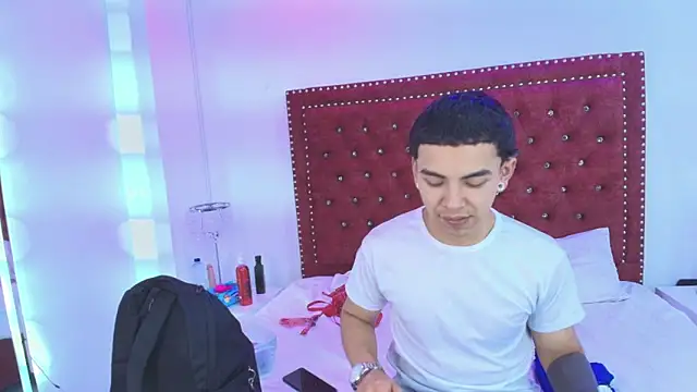 Snapshot of Jaden_and_sofia chatting on May 30, 2026, 3:24 am Jaden and sofia online show from May 30, 2026, 3:24 am