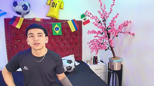 Snapshot of Jaden_and_sofia chatting on June 25, 2026, 3:04 am Jaden and sofia online show from June 25, 2026, 3:04 am
