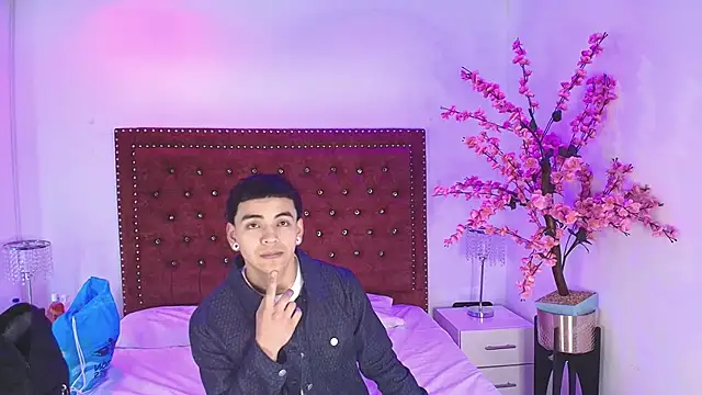 Snapshot of Jaden_and_sofia chatting on May 31, 2026, 3:01 am Jaden and sofia online show from May 31, 2026, 3:01 am